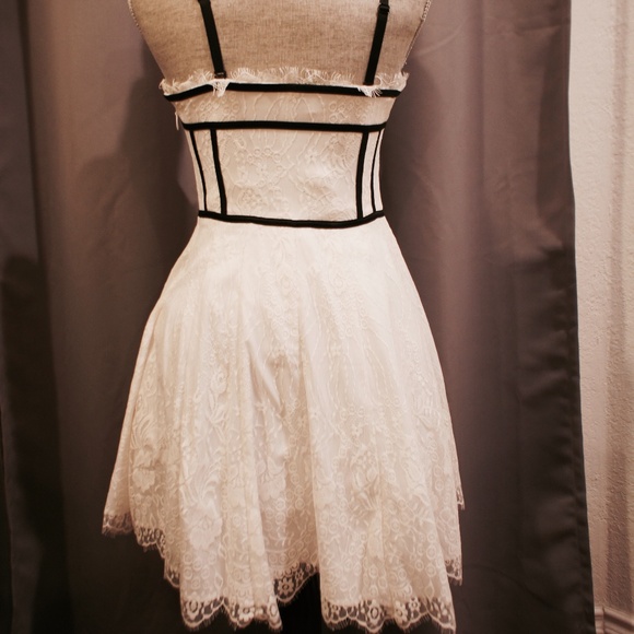 Black and white dress - Picture 3 of 8